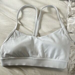 Lululemon white sports bra SIZE 0 pads included